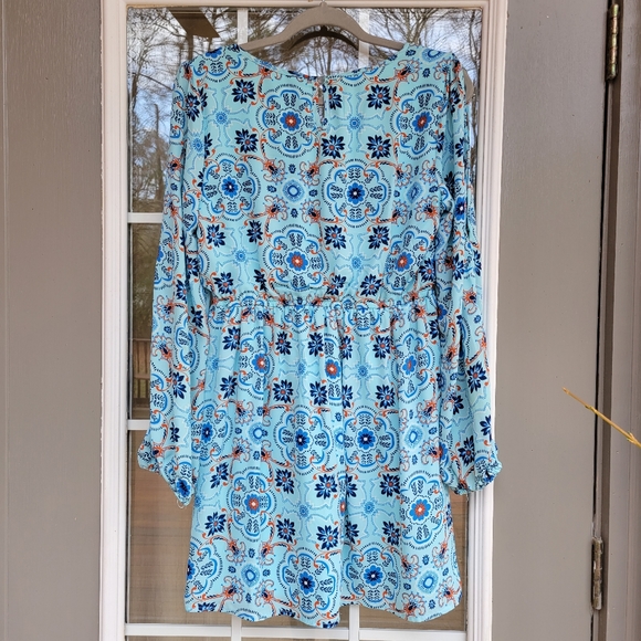 Red Camel Long Sleeve Cold Shoulder Dress - Size Medium (GUC) - Picture 2 of 9